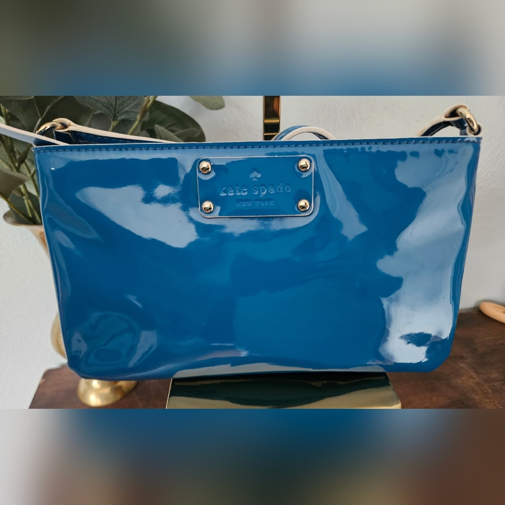 Kate Spade Teal Blue And White Trim Shoulder Crossbody Bag. - Picture 3 of 9